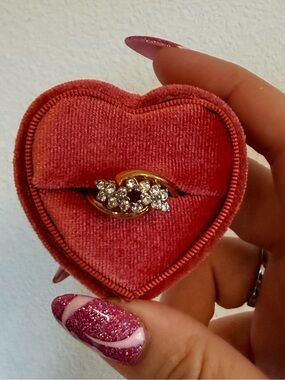 Gold Floral Cluster Ring with center Garnet stone - size 8